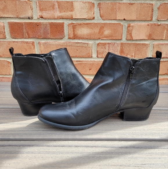 Unisa Shoes - Black Ankle Boots | Size 9.5 | Unisa